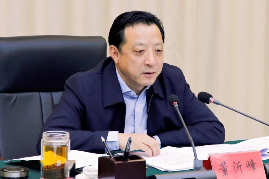 10月12日,师市党委书记,八师政委,石河子市人大常委会主任董沂峰主持