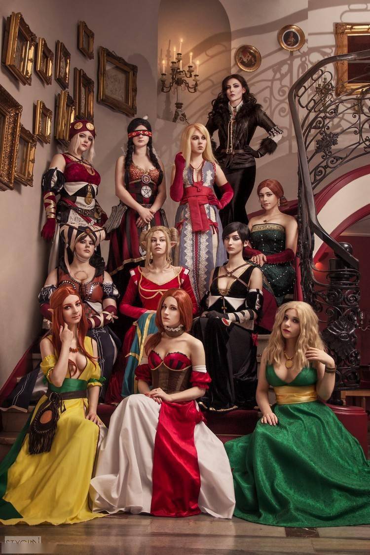 《巫师》官推分享了真人版的「女术士集会所」