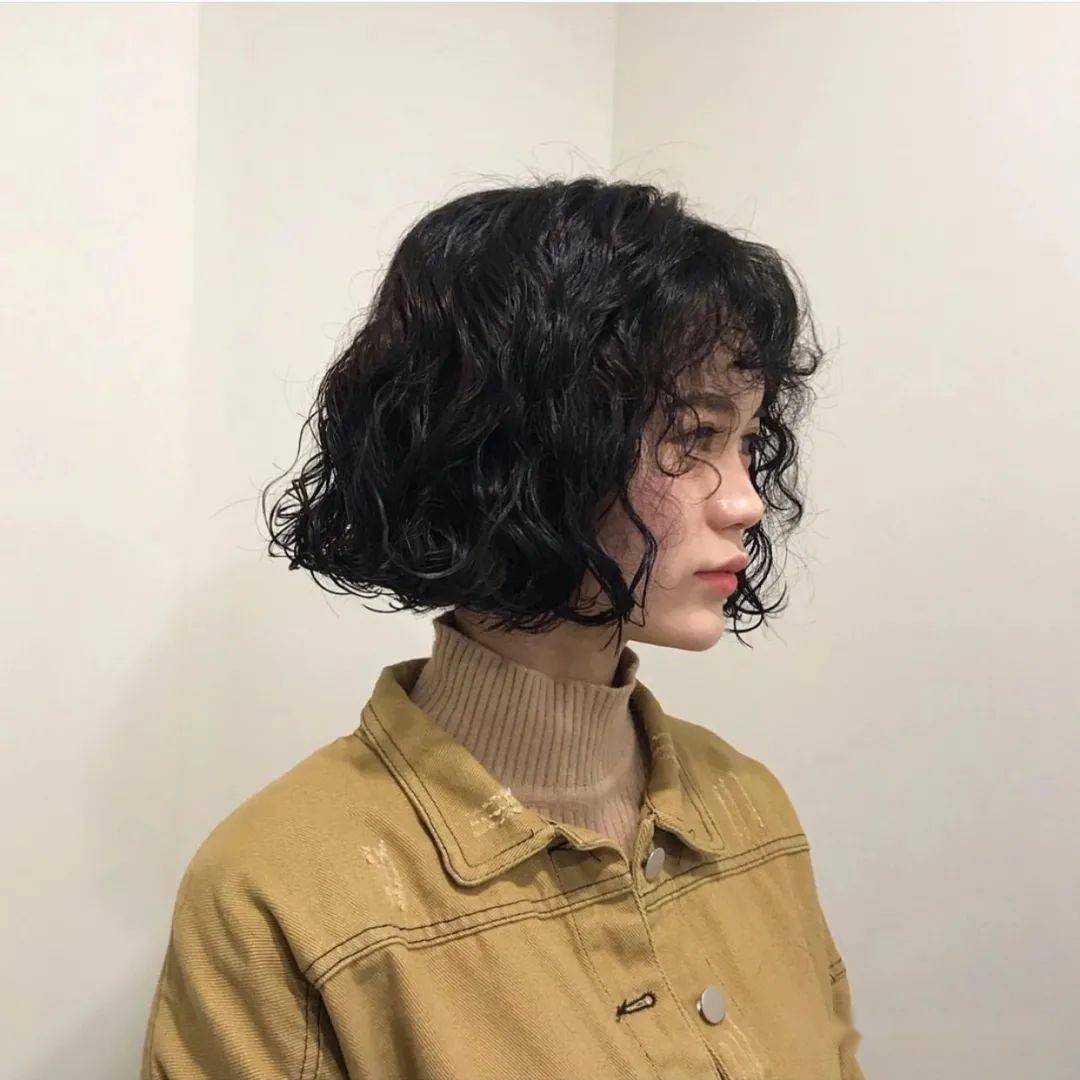 2021流行短发烫卷卷
