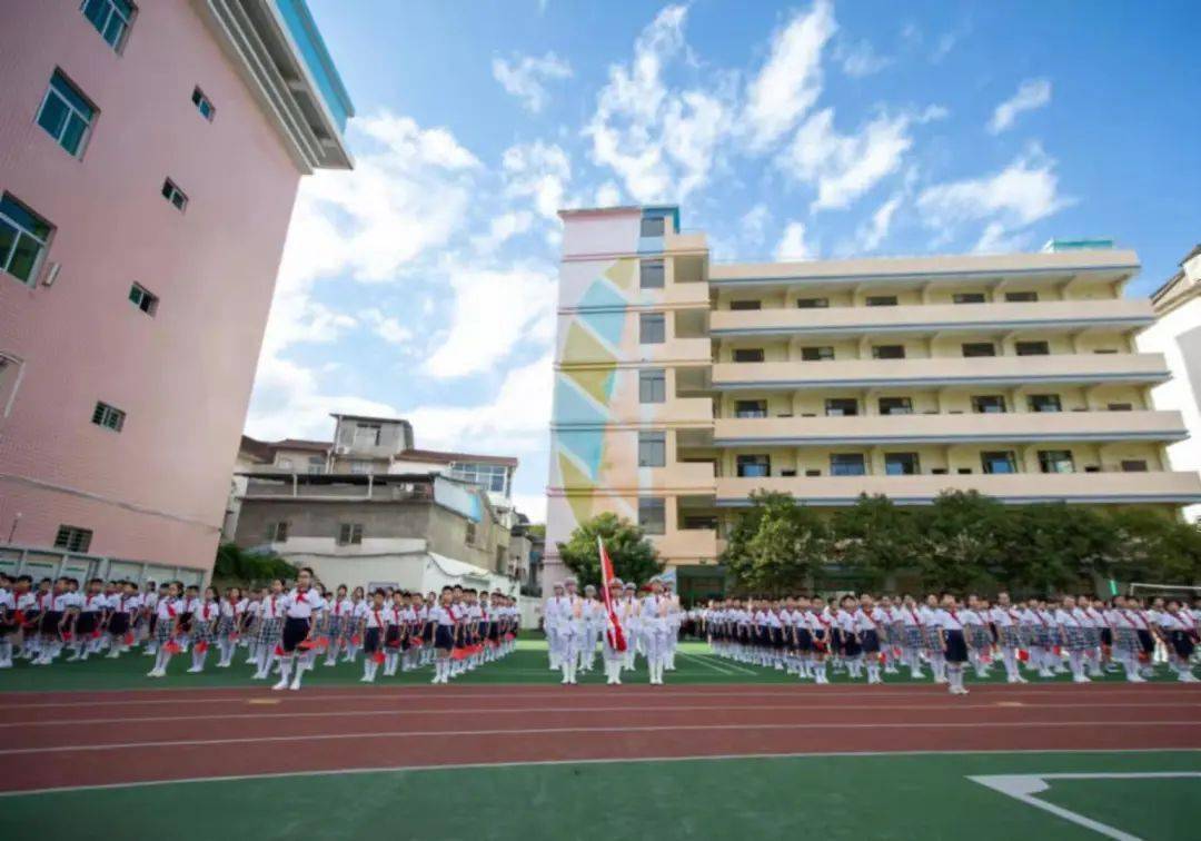 木头吉它屋 器乐表演《儿童歌曲联奏》表演者:武夷山实验小学合唱团