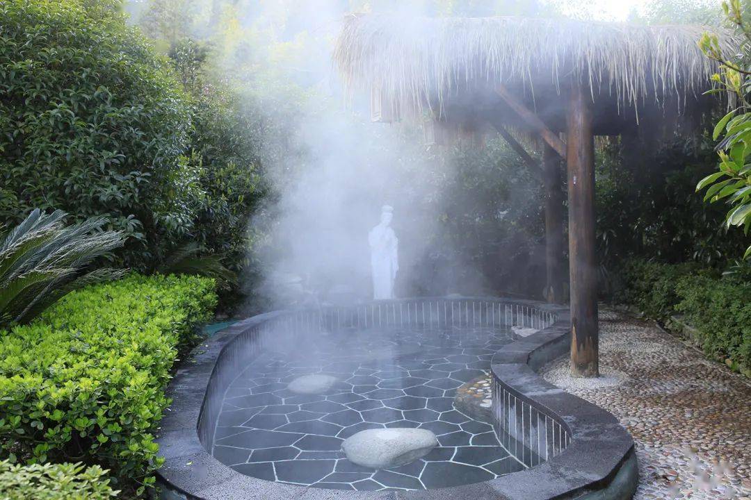 天气渐渐凉爽下来 带老人去泡神奇的富硒温泉吧 明月山天然富硒温泉