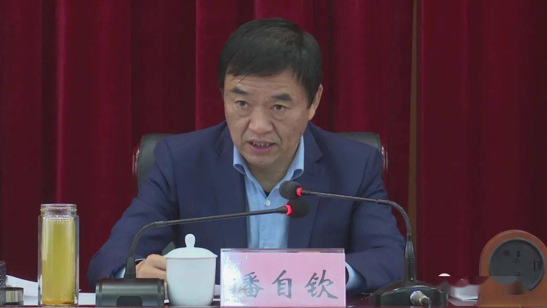 潘自钦最后强调:这次创文迎检工作时间紧,任务重,责任大,各级各部门