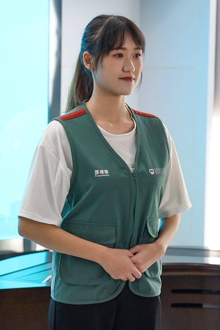 阿冰出院后,王瑞洁仍与她保持回访跟踪.