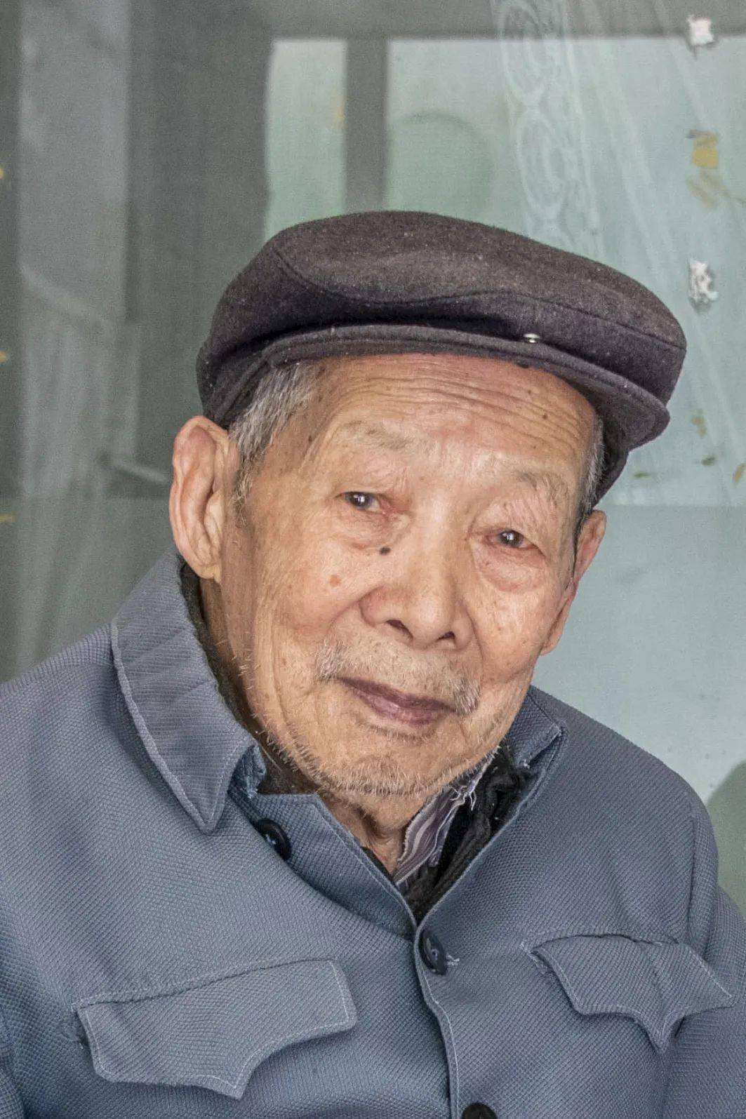 看百岁老人的幸福生活