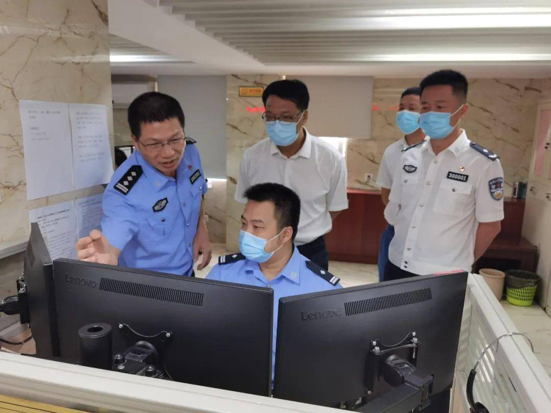 副市长,市公安局局长林晓东陪同调研.