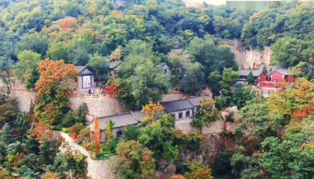 重阳节登高祈福凡是家庭出游包含老年人(55岁以上),牛记庵古村落风景