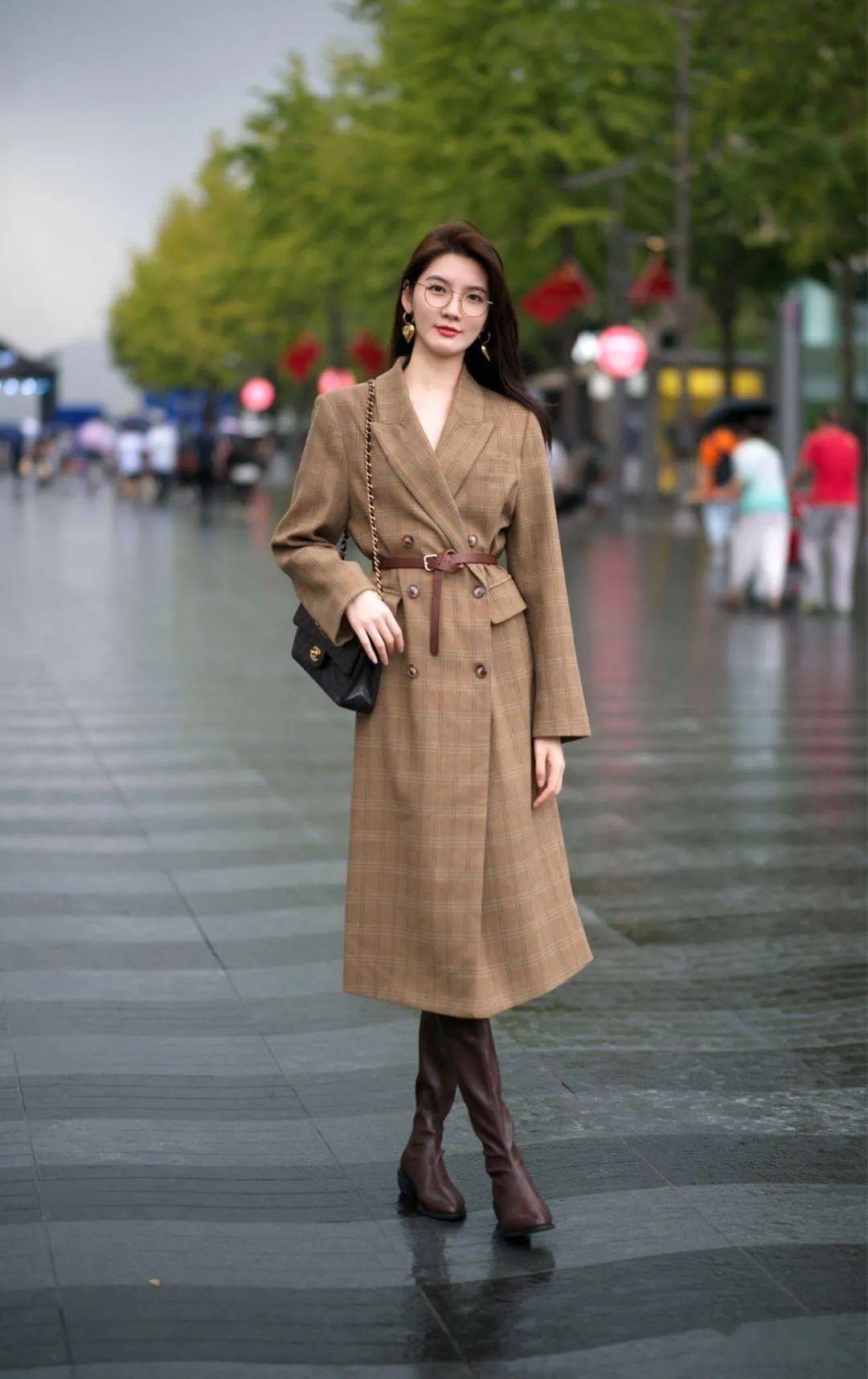 【滚叔街拍】可算是秋天了,半身长裙到底怎么穿才能又美又温柔?