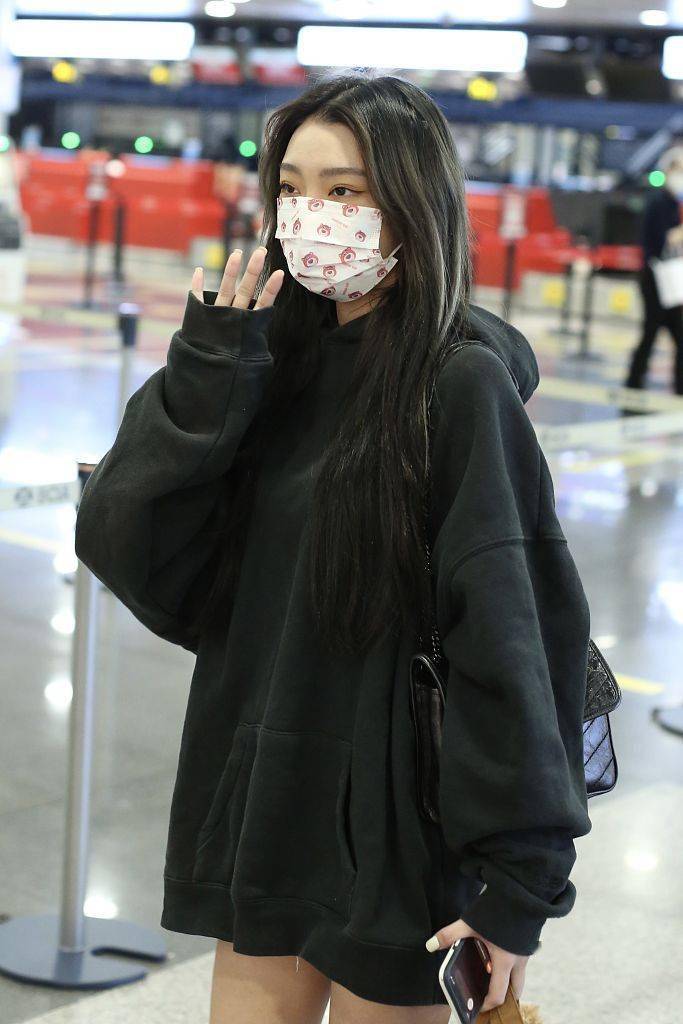 2021年10月14日,北京,李紫婷机场街拍.