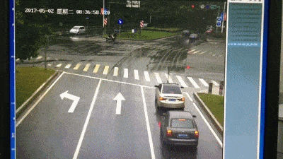 1压线驾驶或强行恶意加塞前车辆压实线行驶导致发生碰撞,即使被后面车