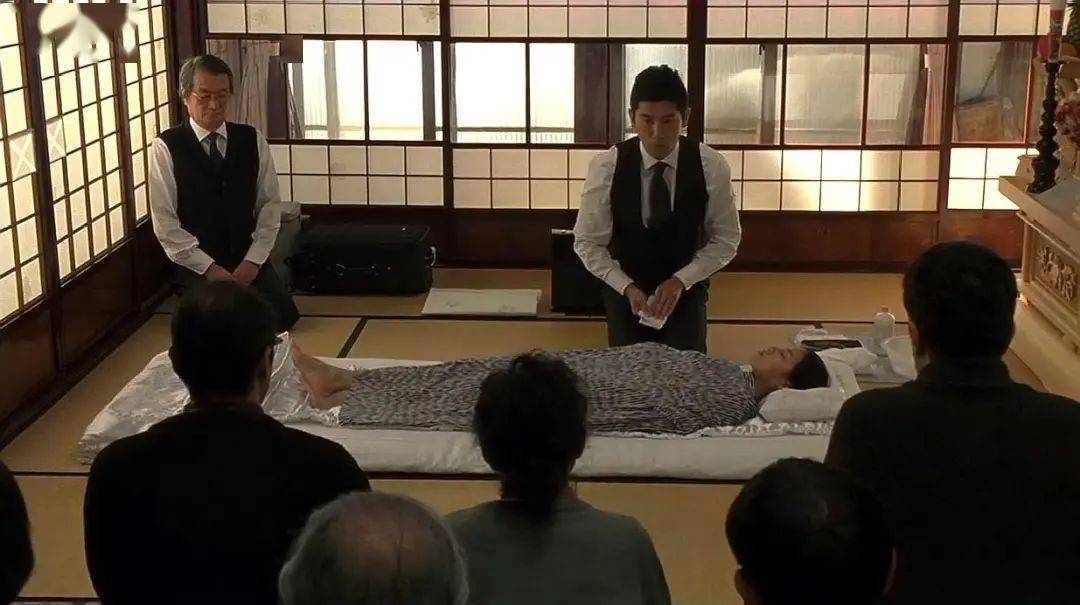 电影《入殓师》片段