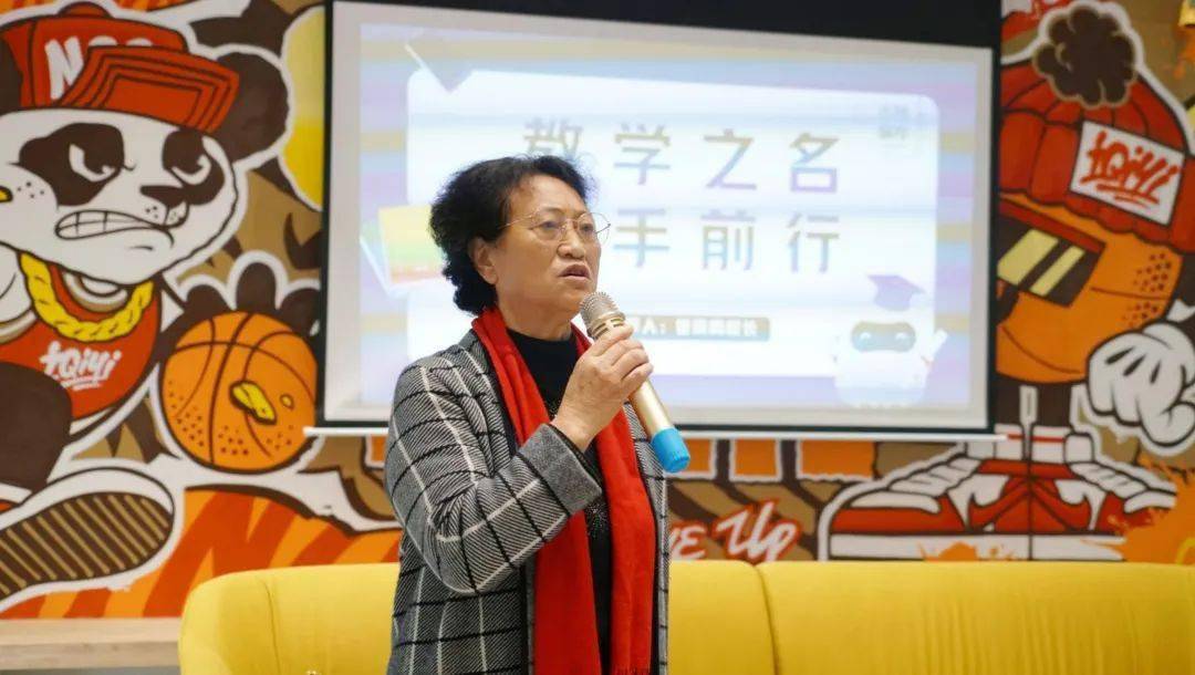 原成都外国语学校附属小学曾凤鸣校长莅临小栈