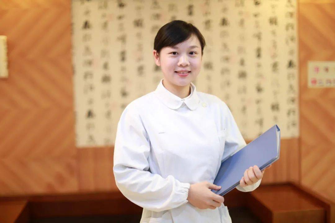 期间师从浙江中医药大学副校长连建伟教授,浙江中医药讲师何赛萍教授