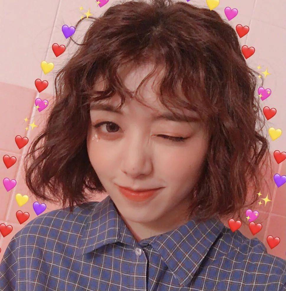 李沁刘 秋冬衣服朴素不出挑？李沁刘人语教你在发型上下功夫