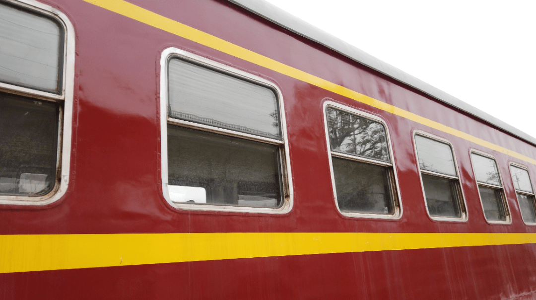 还有红皮火车,森林公园等你拍照打卡→_车厢