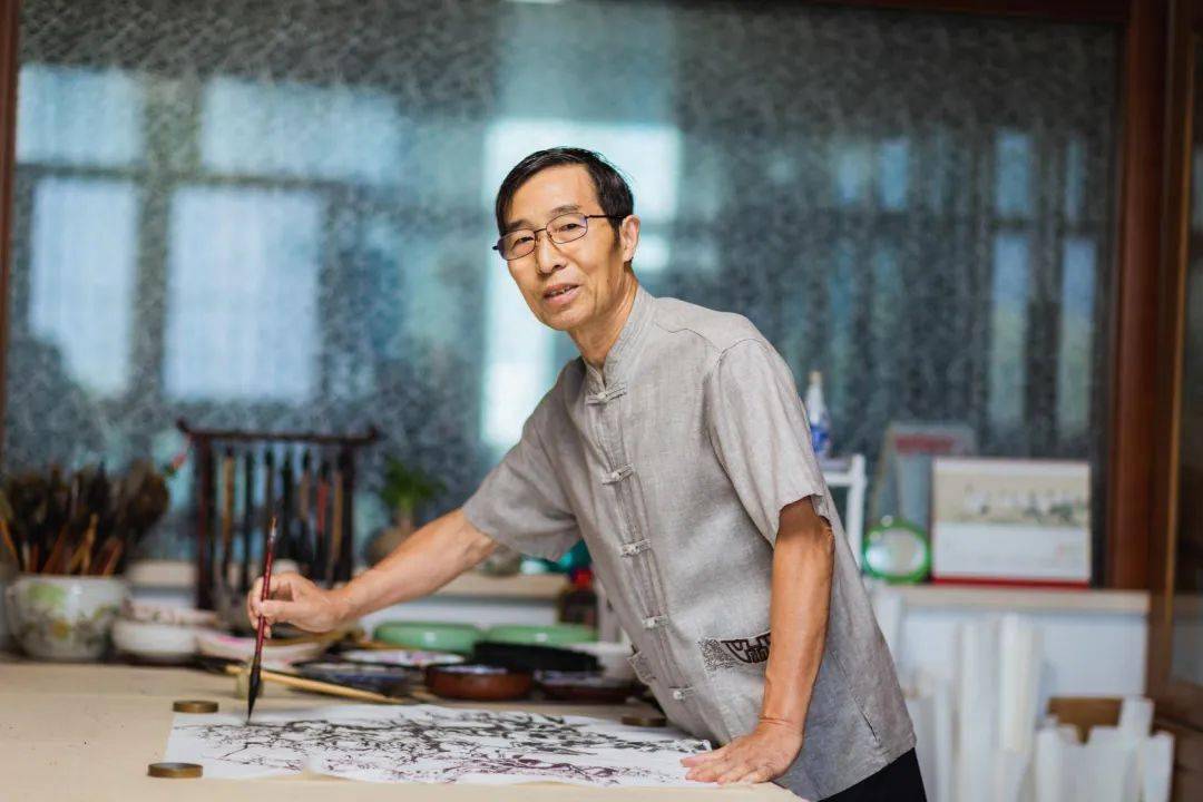 人物以书入画情意为宗品评王冰川的书画艺术