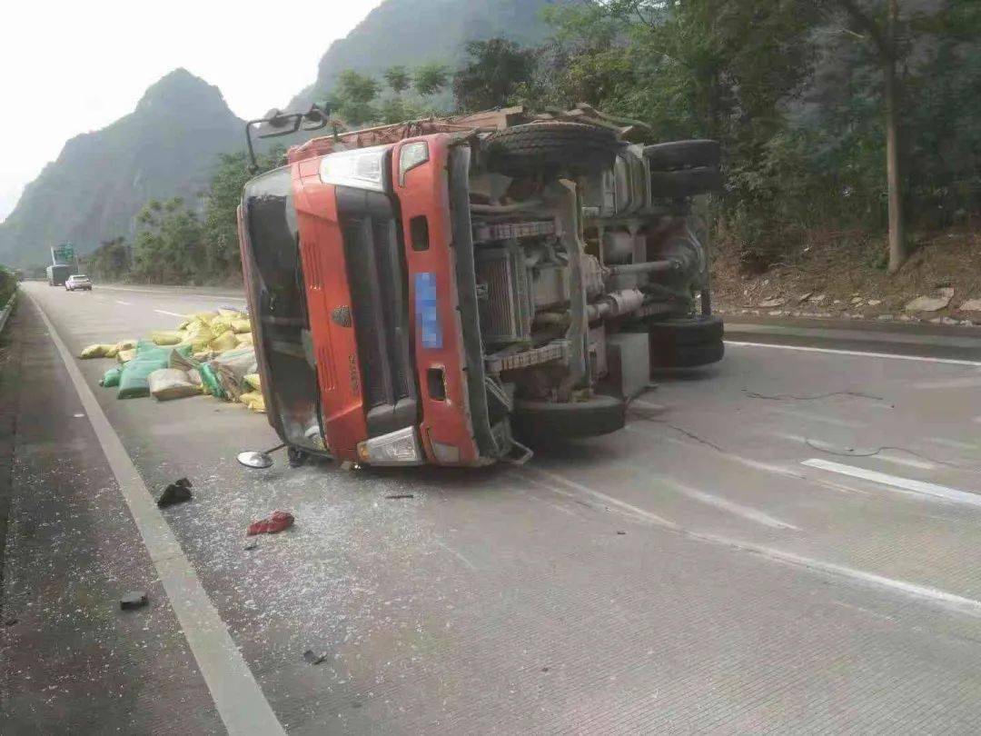 都安这4起车祸安全带关键时刻真的能救命