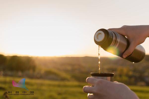 食物|保温杯突然爆炸！只因杯子里泡了枸杞，这种错很多人还在犯