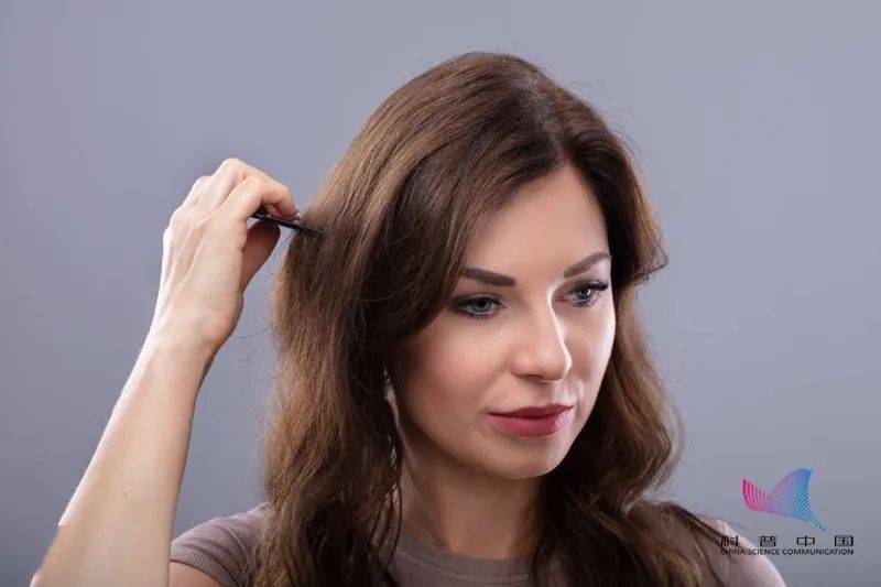 头发|年纪轻轻就长白头发是肾不好？拔一根长十根？今天终于知道答案了