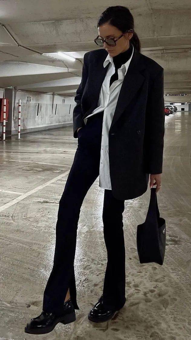 颜色 黑西装很古板？我有不一样的穿搭灵感