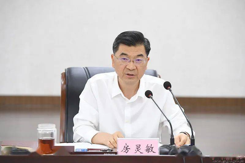 自治区党委常委,自治区纪委书记,自治区监委主任房灵敏出席座谈会并