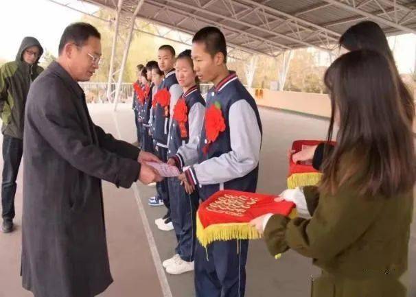 10月18日,宝泉岭局直中学关工委,团委为寻找的"热爱祖国 理想远大","