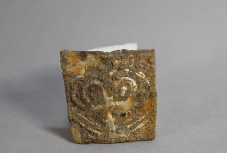 甘肃天水出土战国西戎文化贴金银车马铁饰件的保护修复