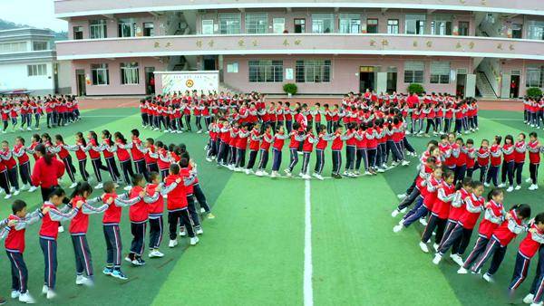 荔浦:国学武术操扮靓花样大课间 提升学生精气神_黄寨