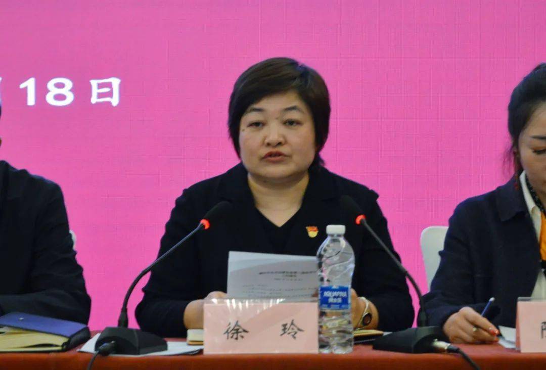 会议,就协会负责人进行表决:徐玲当选漯河市女企业家协会第二届会长