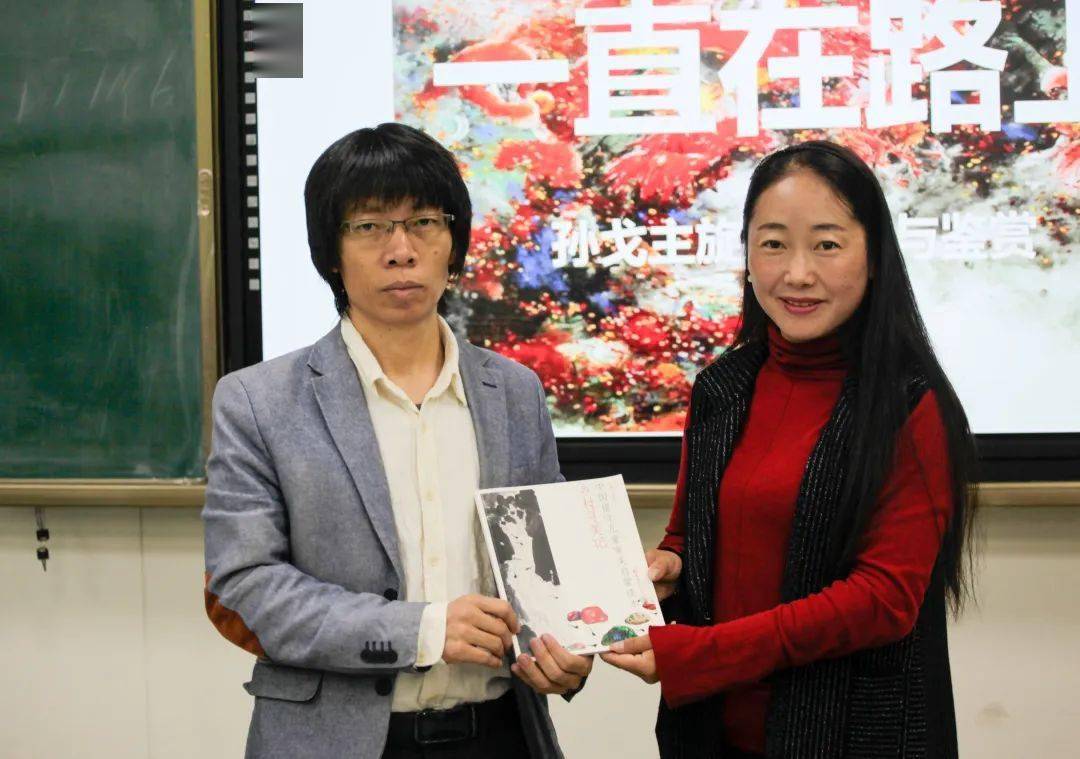 15日上午,专家团队到访林芝市第二高级中学并举办讲座.