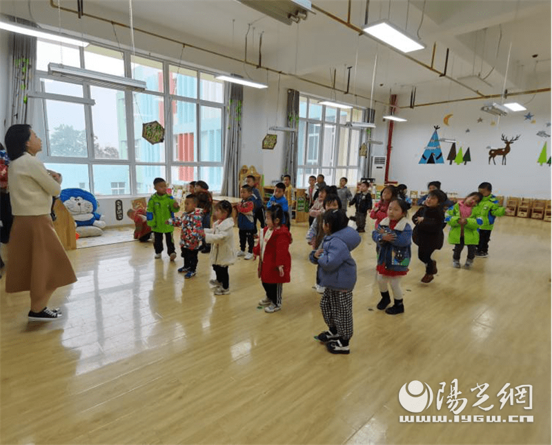 进行|灞桥区第八幼儿园进行卫生消杀防疫工作