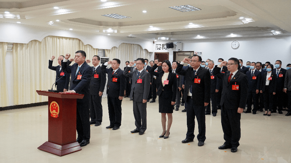 新兴县第十七届人民代表大会第一次会议胜利闭幕  肖志坚当选为县人大