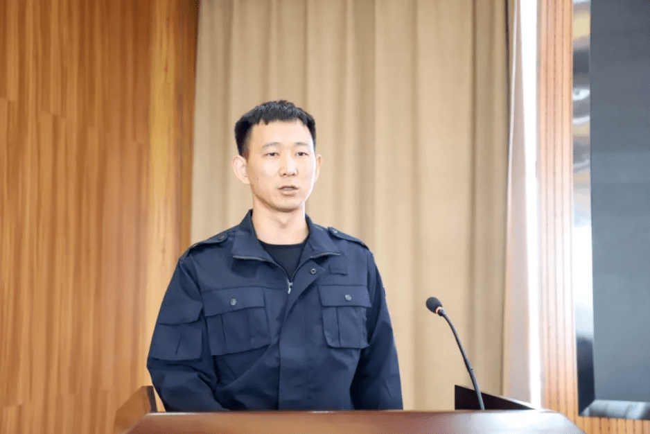 签约仪式上,补录公安辅警的退役军人与公安局留置看护监管中心现场