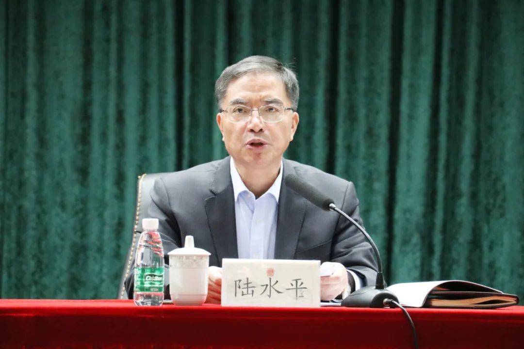 陆水平主持▲陆剑英就前一阶段工作进行总结,并对下阶段工作进行
