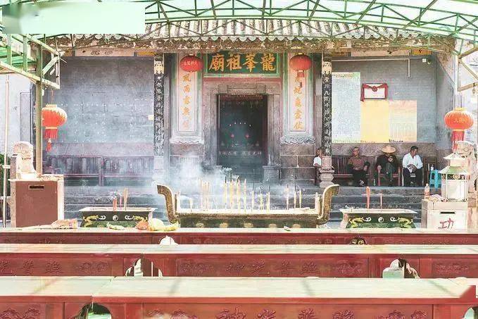 整座建筑造型精巧，雕梁画栋，玲珑剔透为此往谭公庙每年举行一次庙会当