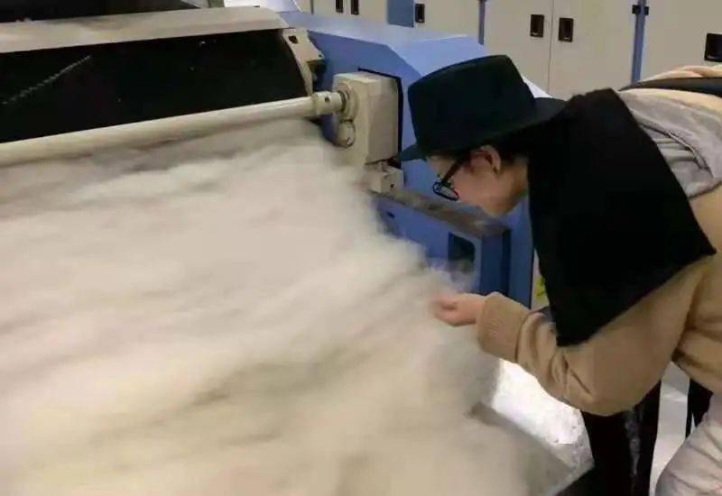 团队 这两年的羊绒太贵了,我们拼尽全力才找到这件性价超高的羊绒衫