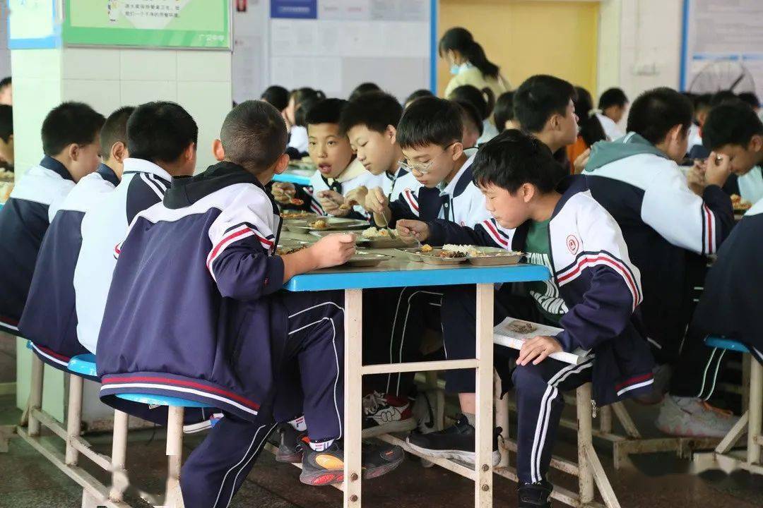 广汉中学钟声学校宣传图片