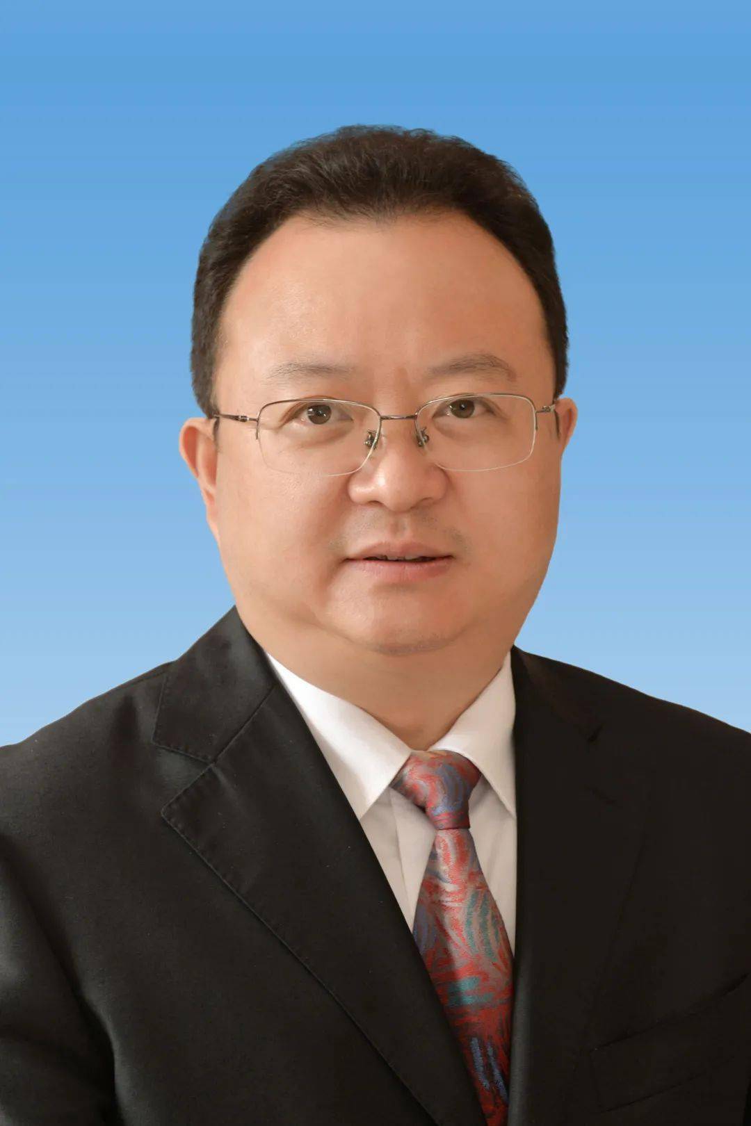 1969年6月生,大学学历,中共党员,现任内江市委副书记,市人民政府市长