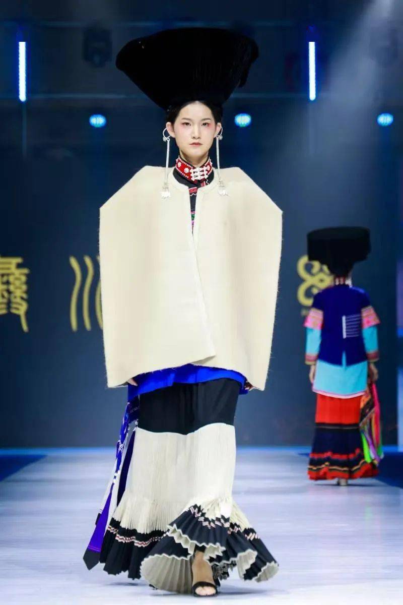 国际会展中心 宁波时尚节 | 凉山服饰秀，惊艳甬城