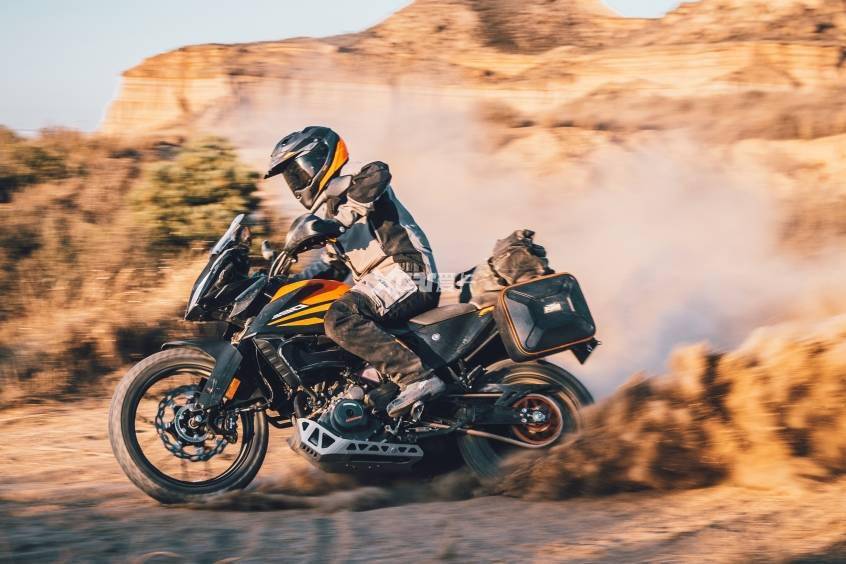 ktm390adv标准悬挂版上市售价56800元