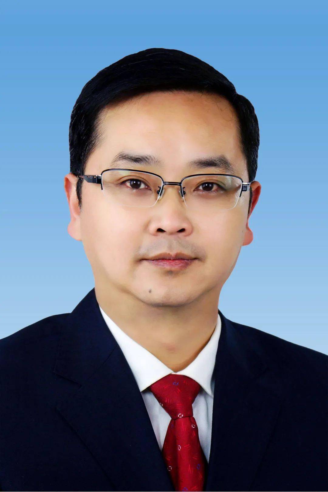 1971年1月生,党校研究生学历,中共党员,现任内江市人民政府副市长