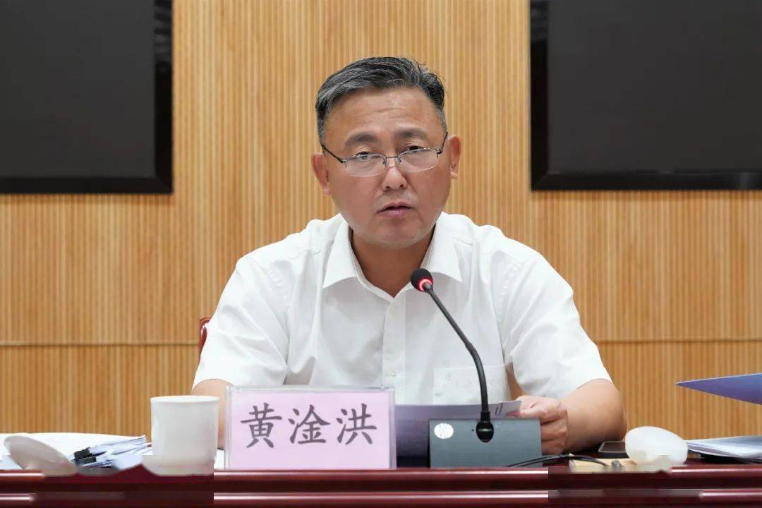 会上,黄淦洪,潘健分别对下一阶段的消防工作提出指导意见.