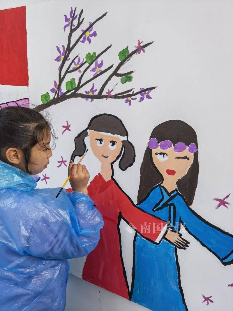 今天柳州市中心这堵墙长出了各种奇思妙想