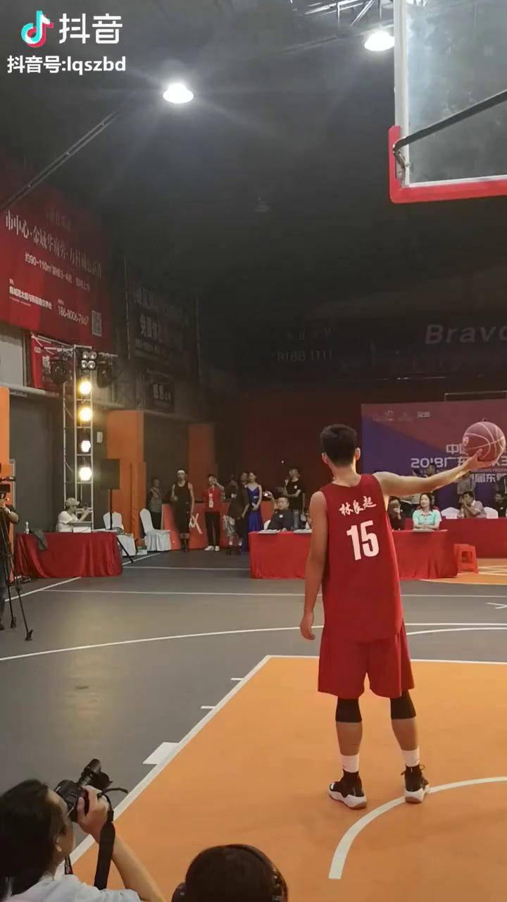 扣篮帝陈登星在篮球之城东莞的处女扣太炸了扣篮篮球