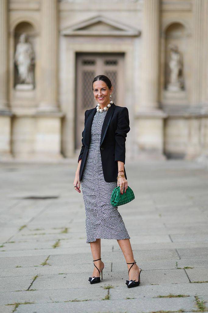 黑色 一点也不古板~黑西装才是“时髦精”必备的“万金油”单品！