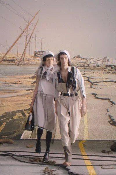 设计 Maison Margiela 2022 春夏系列 带你进入 “时尚鬼才”John Galliano的幻想世界
