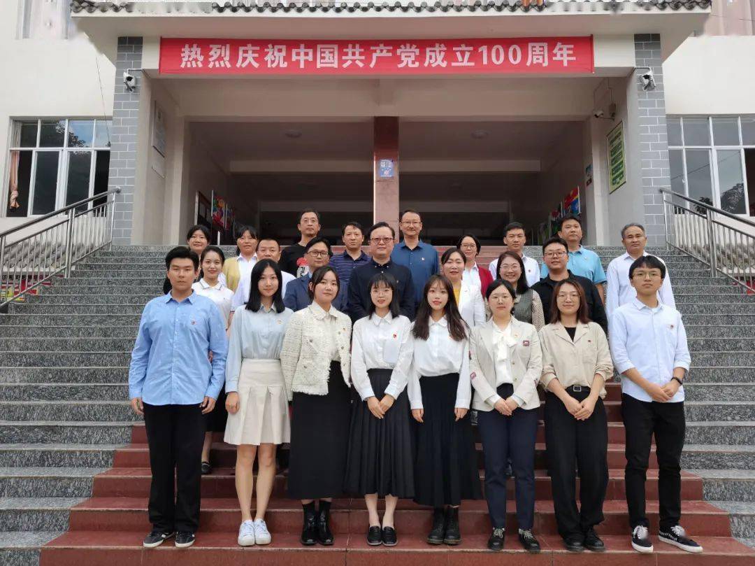 校党委副书记孙旭东赴云南景东职业高级中学看望慰问研究生支教团