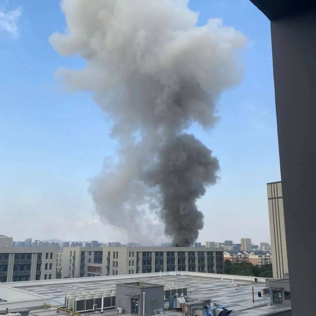 一高校实验室突发爆燃！2死9伤！_宿州