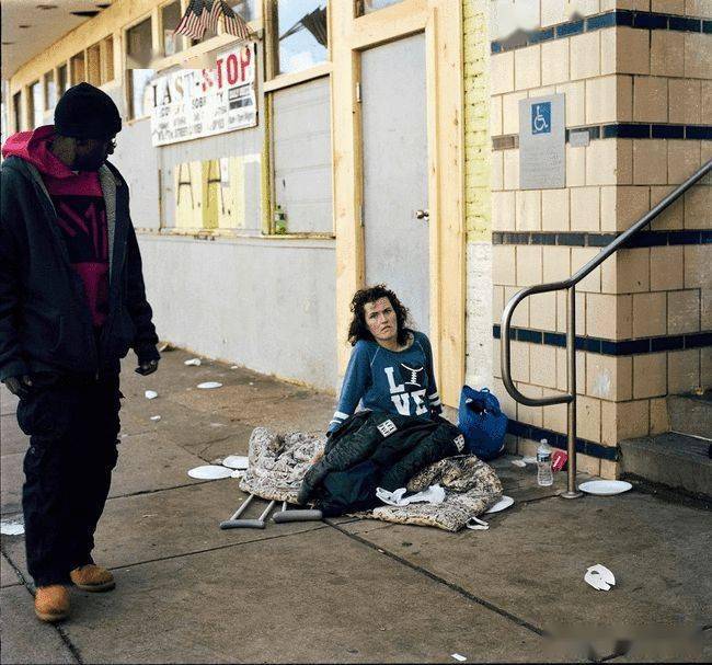 他们既不是费城本地人,最初也不是传统意义上的职业吸毒者.