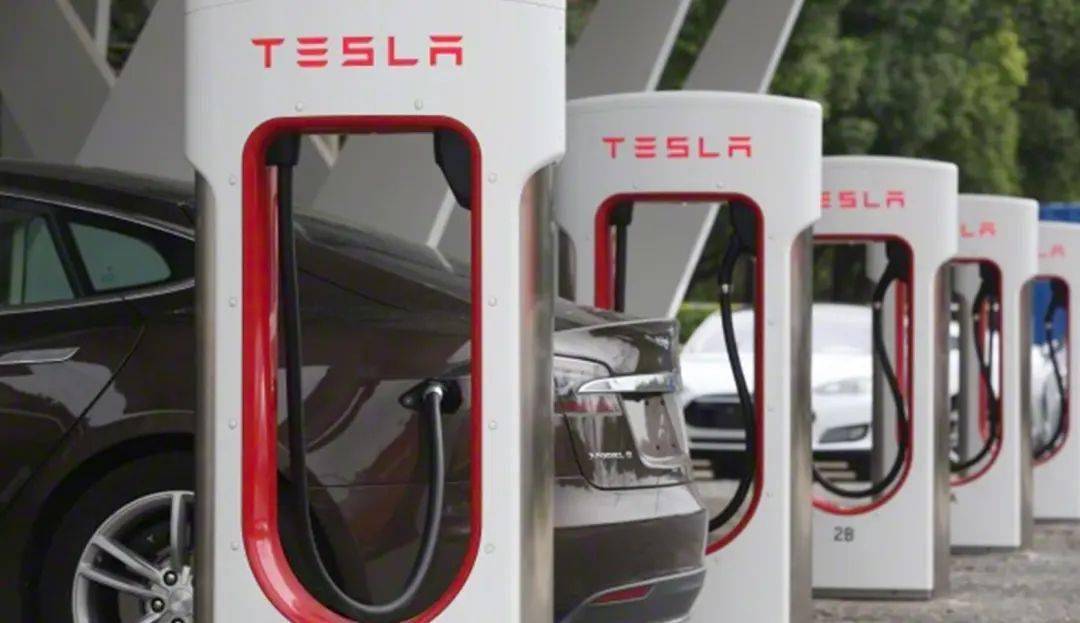 特斯拉锁定郑州泡水全损车快充功能以防止流入二手车市场