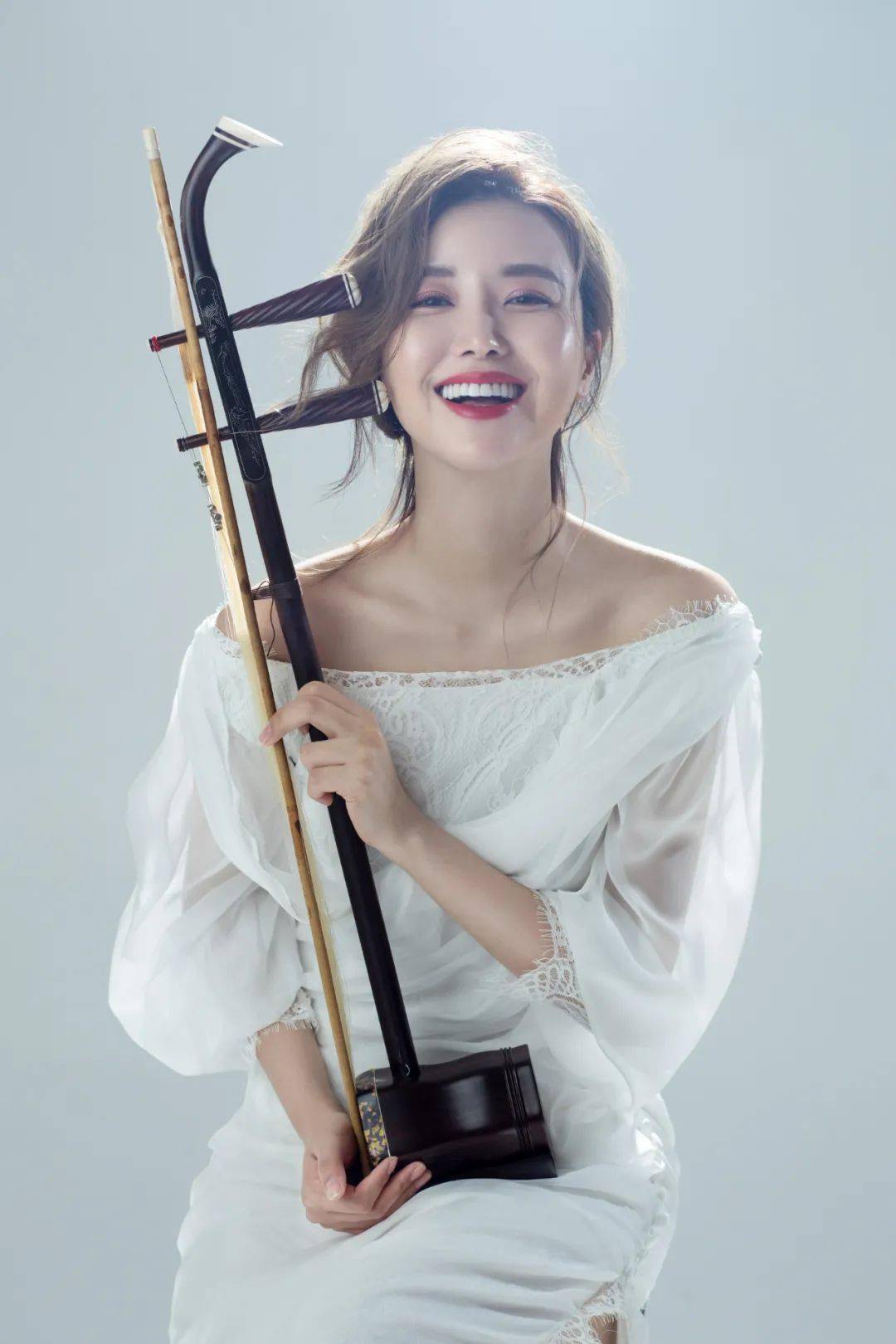 二胡演奏家陆轶文实力亲证二胡也可以很时尚
